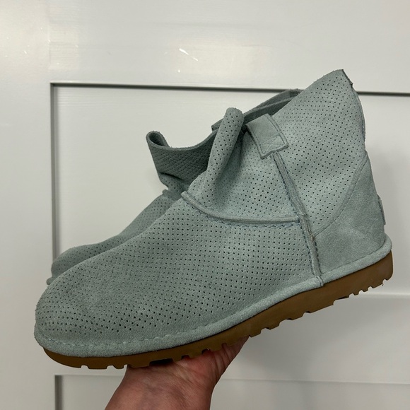 UGG Classic Unlined Mini Perf Boots Size 9 - Picture 4 of 10